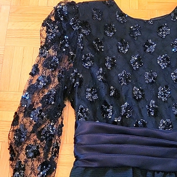 FLASH SALE! CHIC Lace & Sequin Cocktail Dress, Ruched Satin Waist, Tulip Skirt 8 - Picture 9 of 17